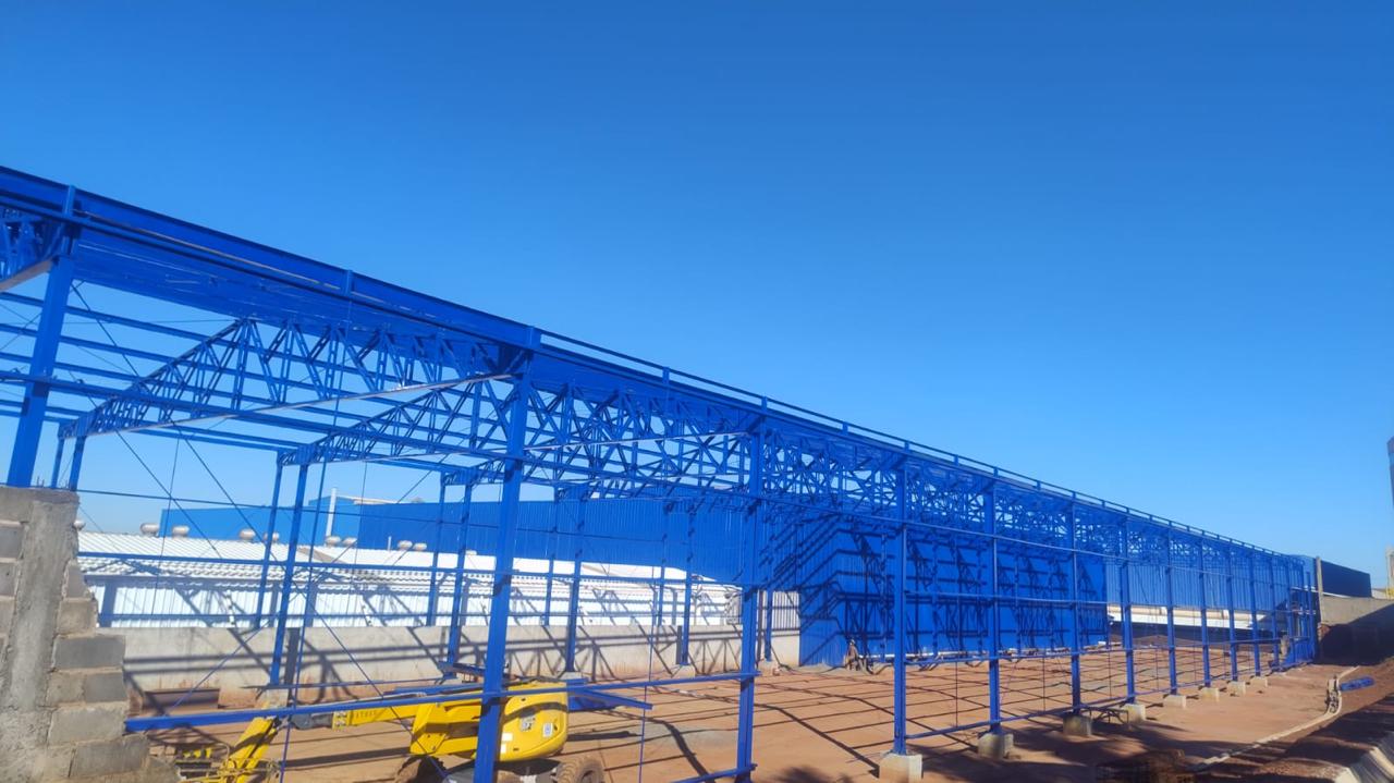Equipe especializada em calhas e rufos